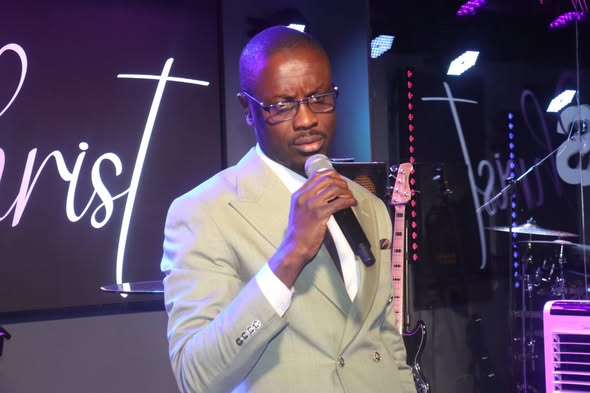 Un moment de prière à l’Église Ambassade des Miracles Dubai